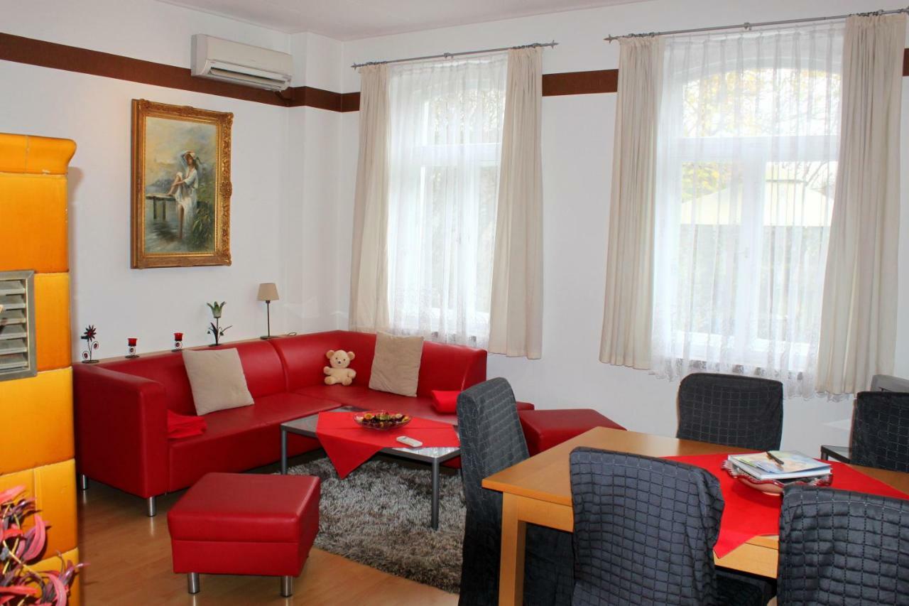 Ferienwohnung "Zur Alten Schule" Neuburxdorf Екстер'єр фото