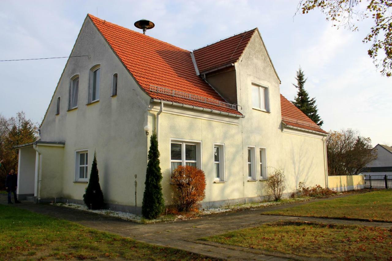 Ferienwohnung "Zur Alten Schule" Neuburxdorf Екстер'єр фото